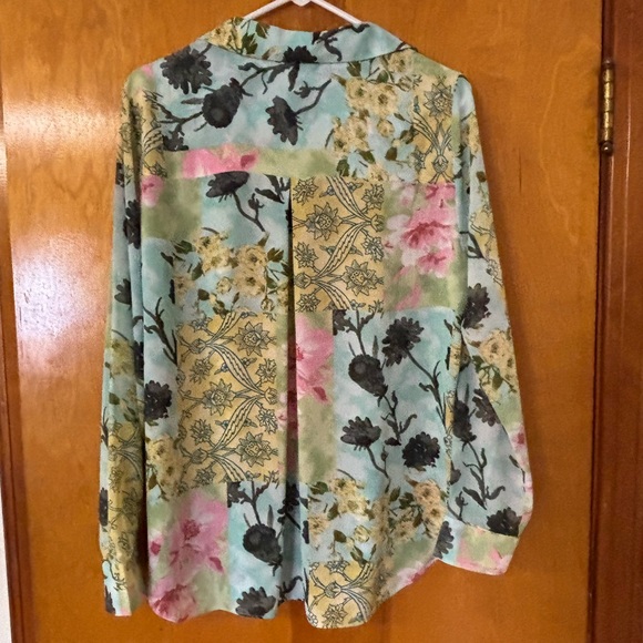 Rose + Olive brand size large button up, ladies. - Picture 3 of 3
